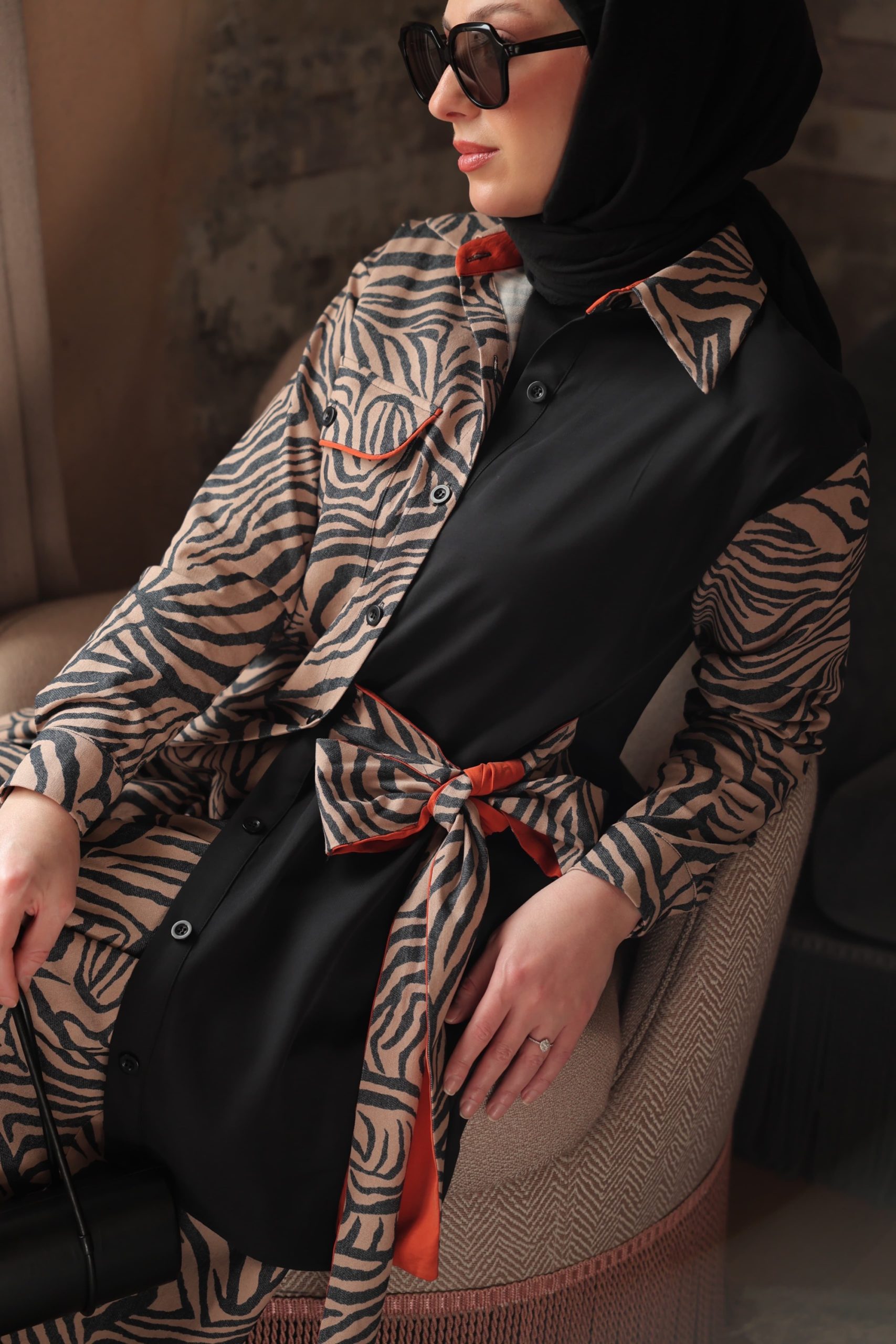 6530d2d9-d32c-4bb5-8149-7f7bbe644755 طقم - الصورة 1